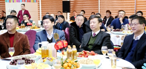 集团公司领导与全体机关干部共聚一堂，，，，，畅叙2019，，，，，共话美好2020。。。。。02