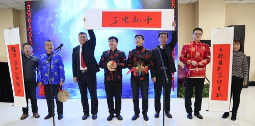 由宣传部编演的三句半“我们”，，，，，以诙谐幽默的表现形式，，，，，回顾了2019，，，，，展望了2020，，，，，在会场上掀起阵阵掌声。。。。。01