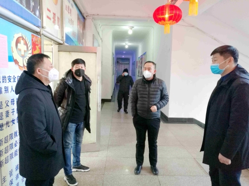 七台河公司新建煤矿组织党员干部深入基层检查疫情防控工作。。。。。（李春铭 摄）