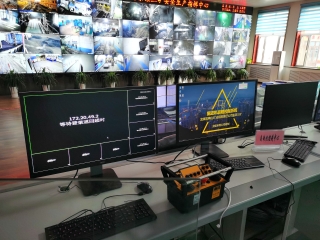 东荣三矿调度室掘进机远程操控平台。。。。。。。孙利 摄
