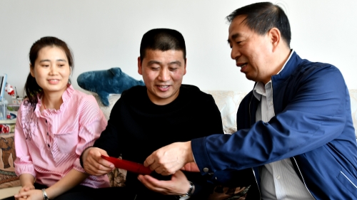 20210501 七矿慰问  慰问全国煤炭工业劳动模范、龙铁煤矿李