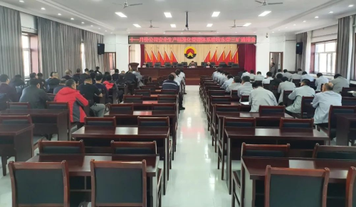 11月20日，，，，，，，，公司安全生产标准化管理体系验收组到东荣三矿